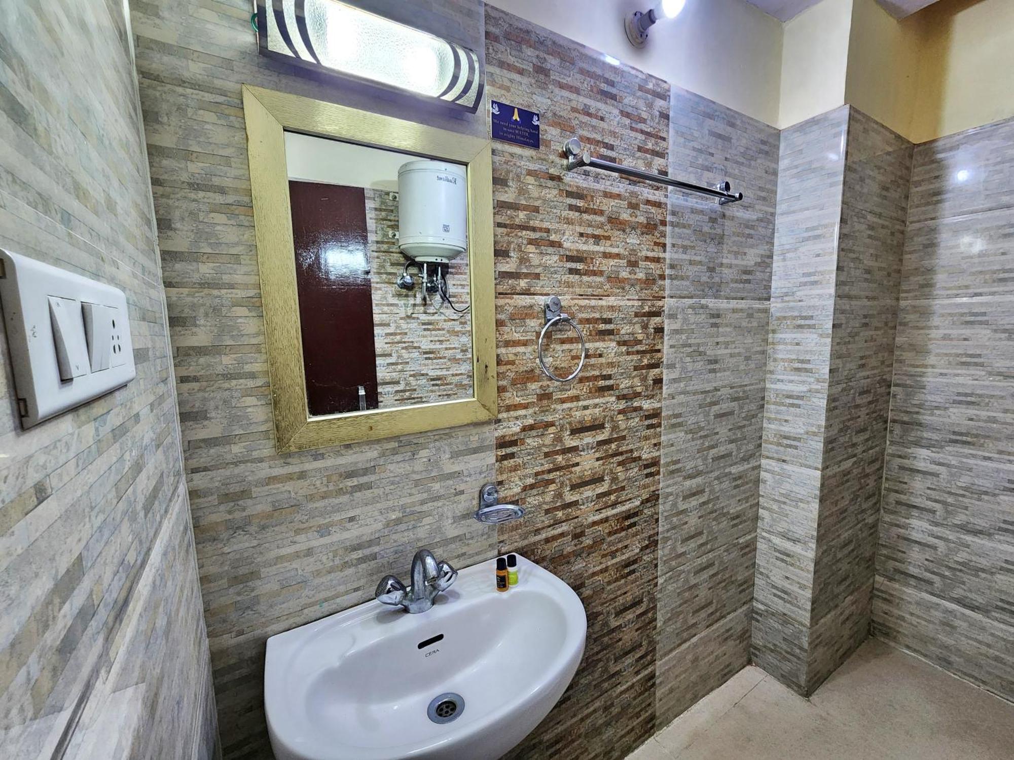 Hotel Taj Palace By Kalra Hospitality Near Mall Road شيملا المظهر الخارجي الصورة